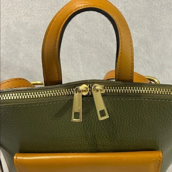 Divina Firenze Green and Tan Leather Backpack with Gold Toned Hardware - Picture 5 of 9
